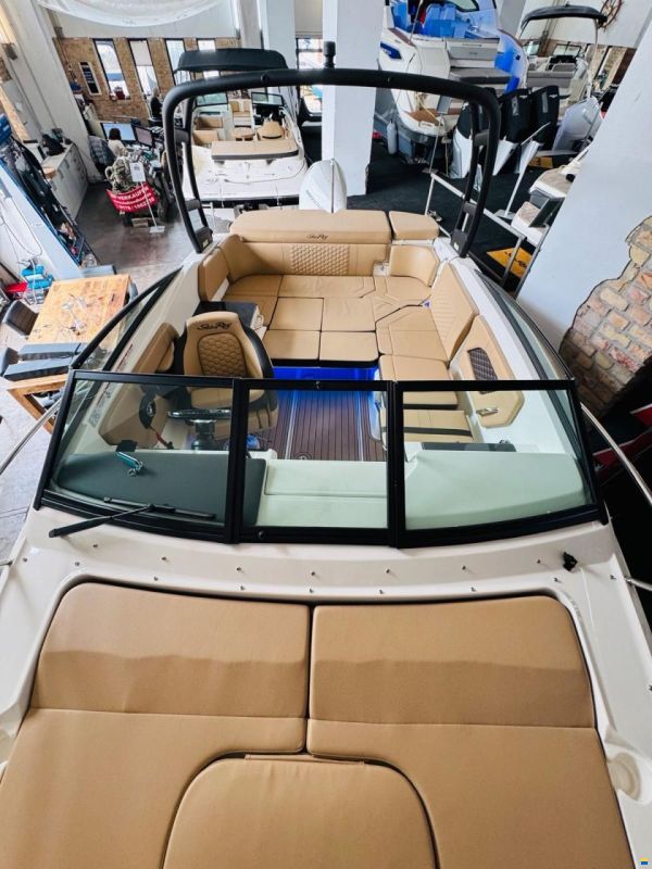 Sea Ray 230 SUNSPORT