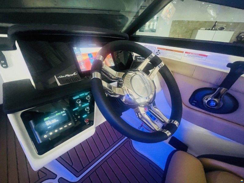 Sea Ray ISOTTA Sea Ray Berlin Lenkrad