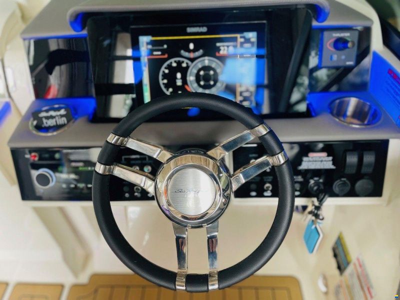Sea Ray ISOTTA Sea Ray Berlin Lenkrad