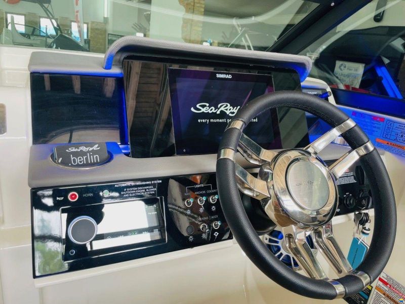 Sea Ray ISOTTA Sea Ray Berlin Lenkrad