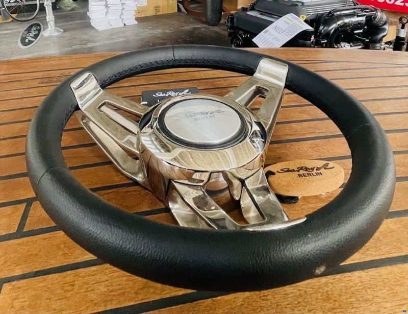 Sea Ray ISOTTA Sea Ray Berlin Lenkrad