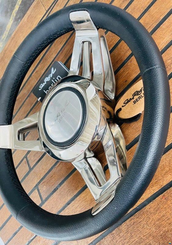 Sea Ray ISOTTA Sea Ray Berlin Lenkrad