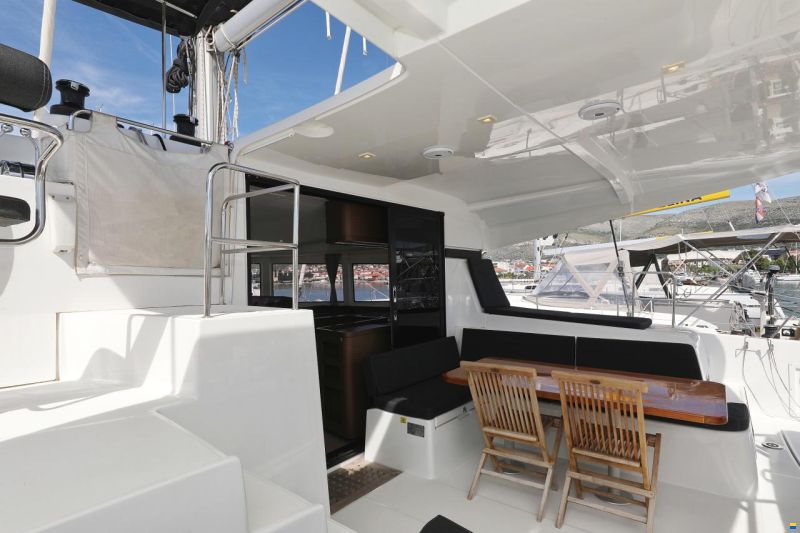 Lagoon 42