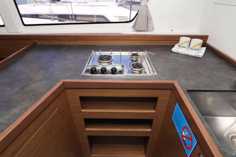 Lagoon 42