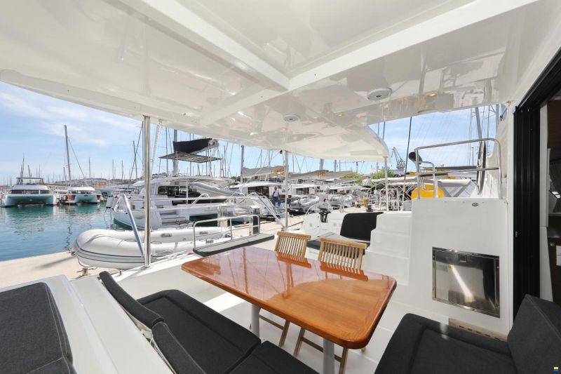 Lagoon 42