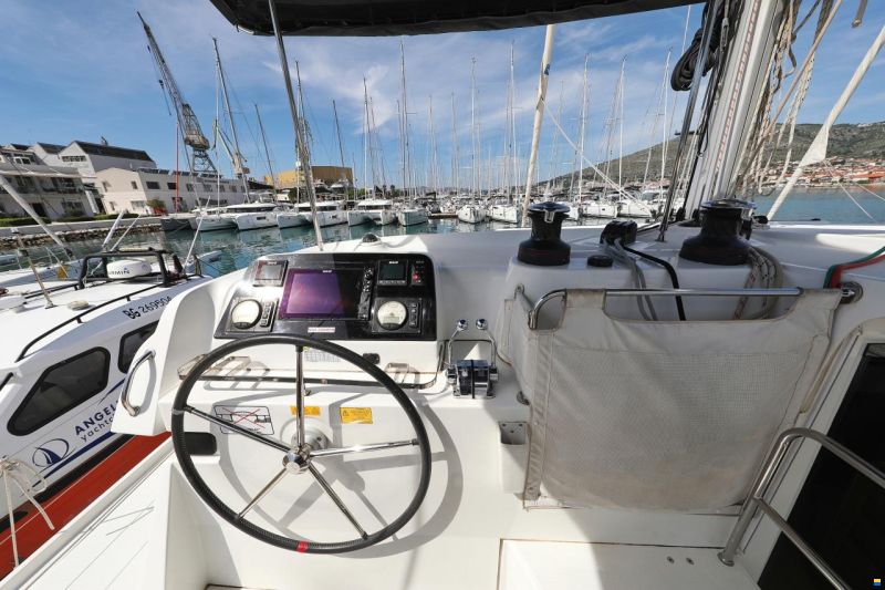 Lagoon 42