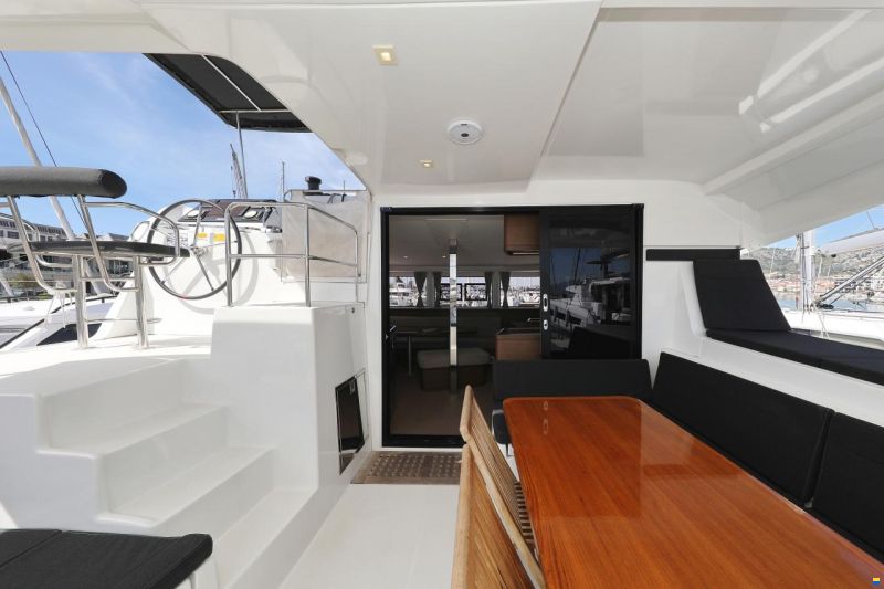 Lagoon 42