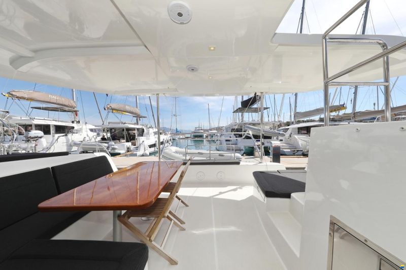 Lagoon 42