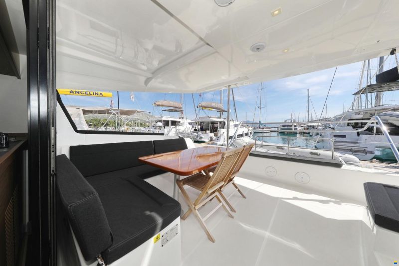 Lagoon 42