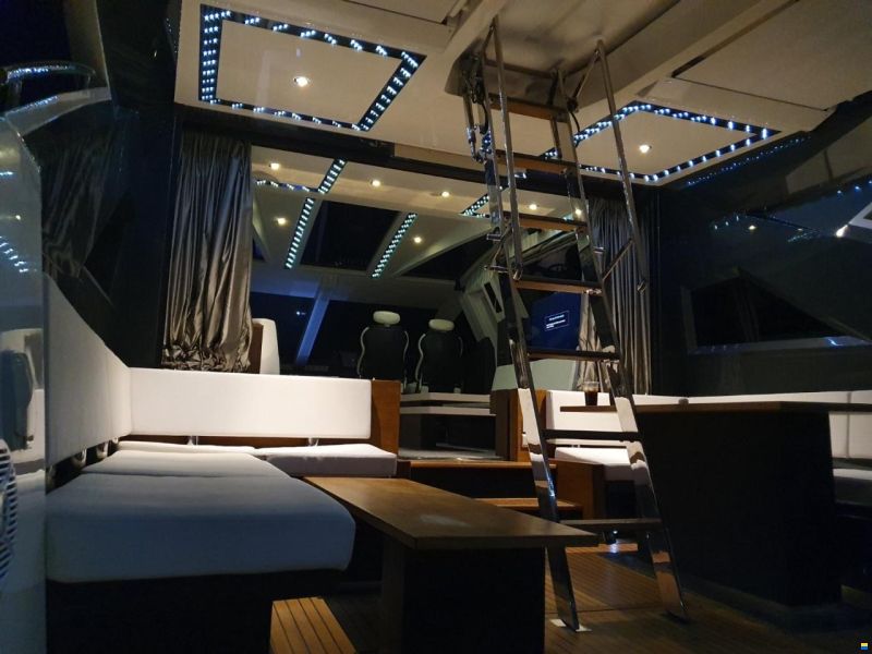 Galeon 700 Skydeck