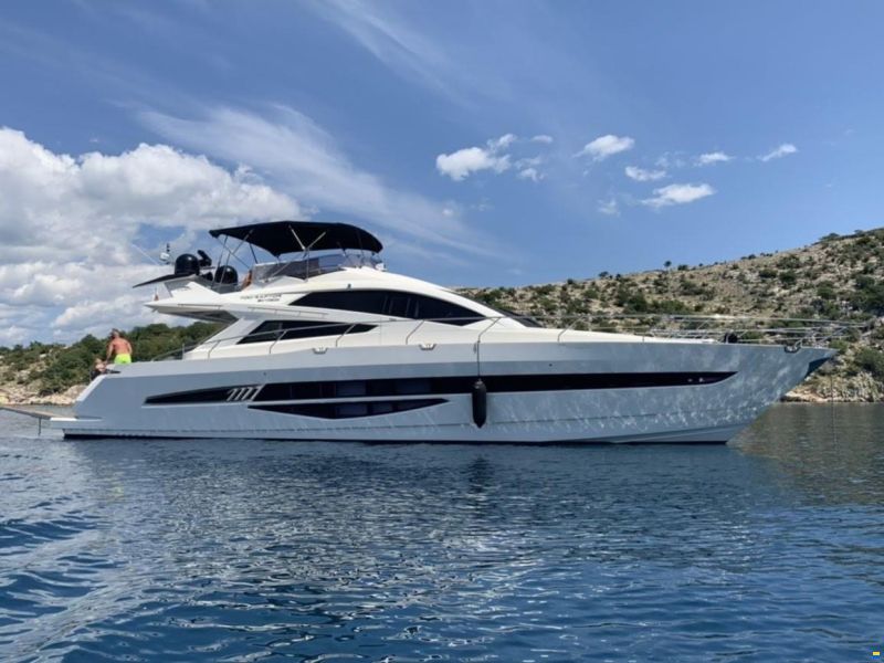 Galeon 700 Skydeck