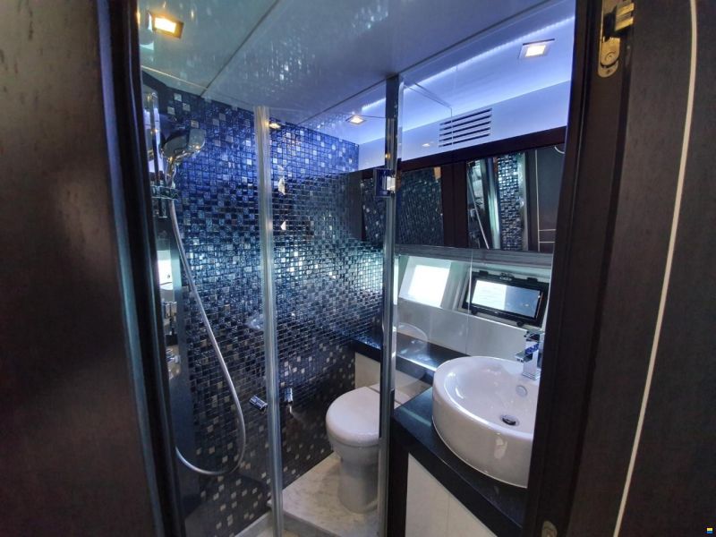 Galeon 700 Skydeck