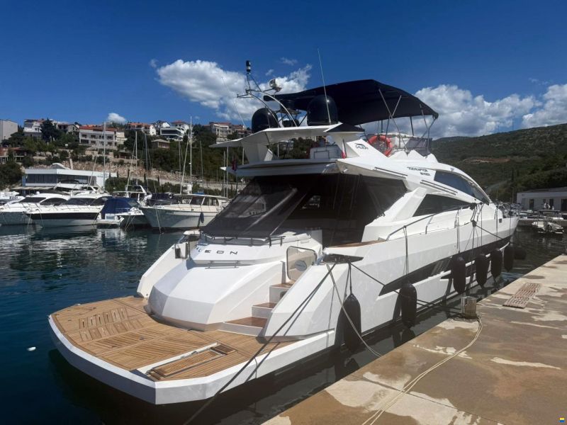 Galeon 700 Skydeck