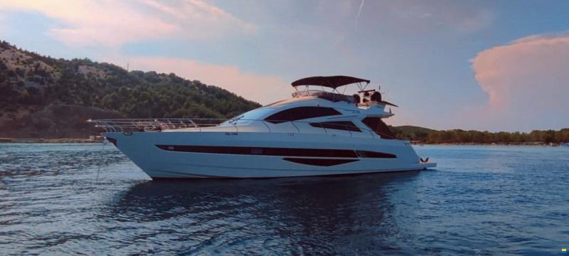 Galeon 700 Skydeck