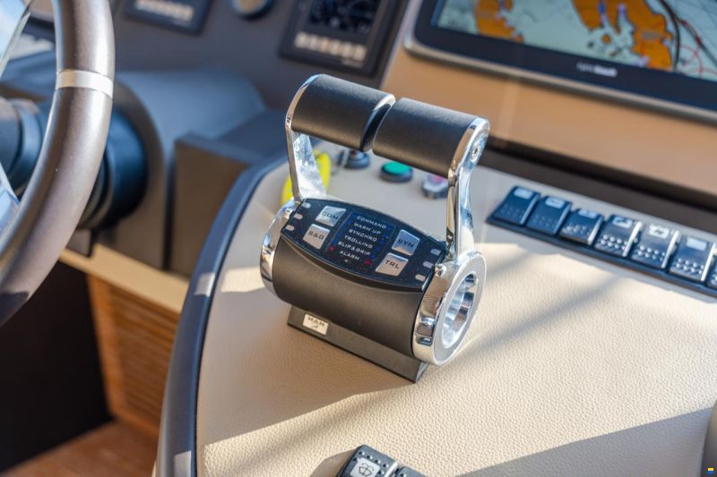 Azimut 60
