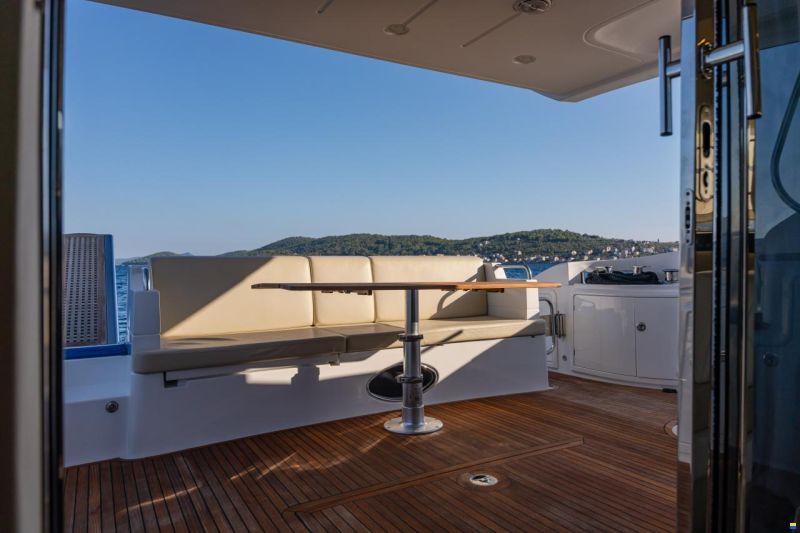 Azimut 60