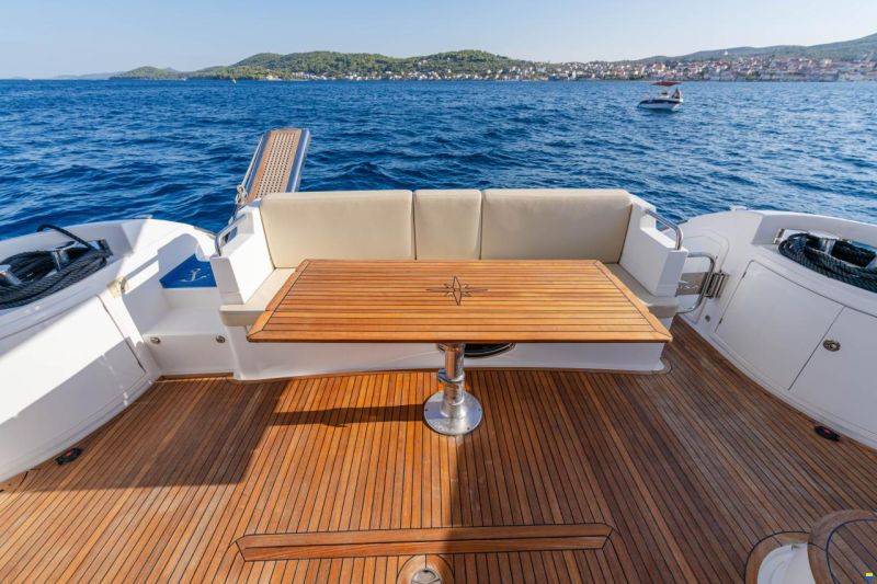 Azimut 60