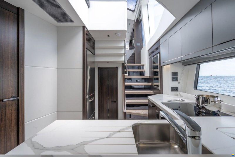 Sunseeker Predator 74 XPS