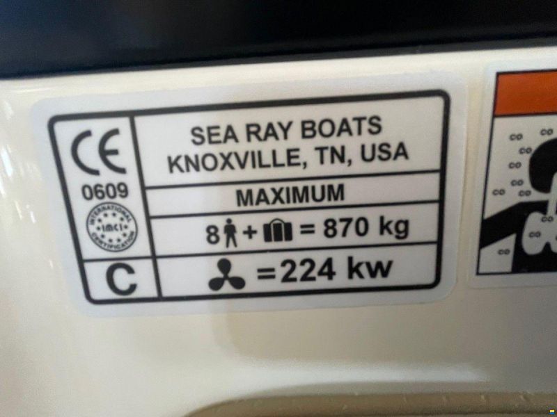 Sea Ray 230 SSE