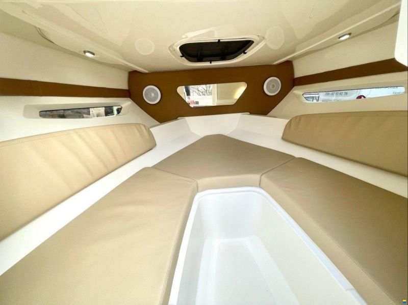 Sea Ray 230 SSE