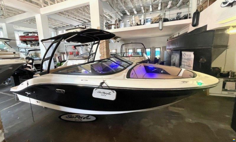 Sea Ray 210 SPXE