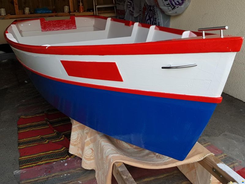 Petit bateau à moteur