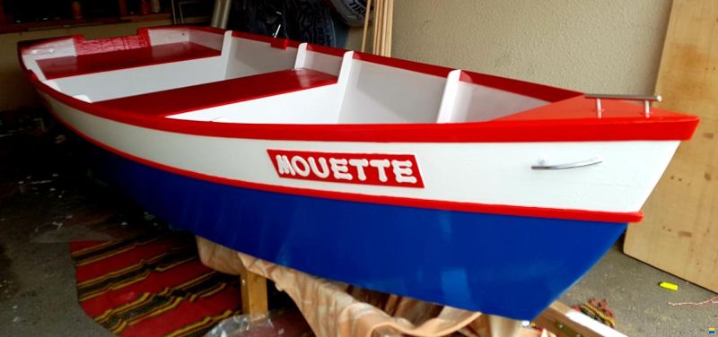 Petit bateau à moteur