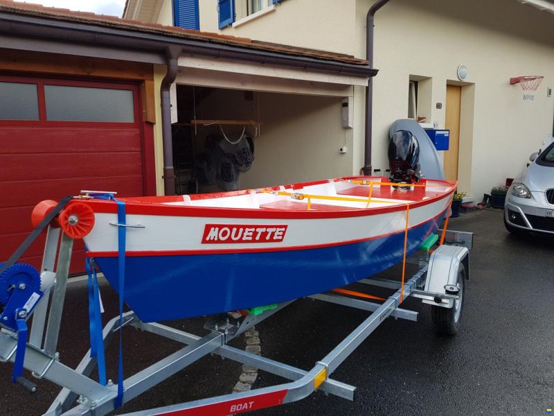 Petit bateau à moteur