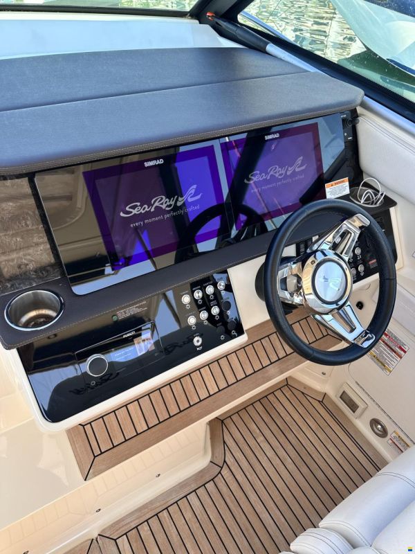 Sea Ray 320 Sundancer