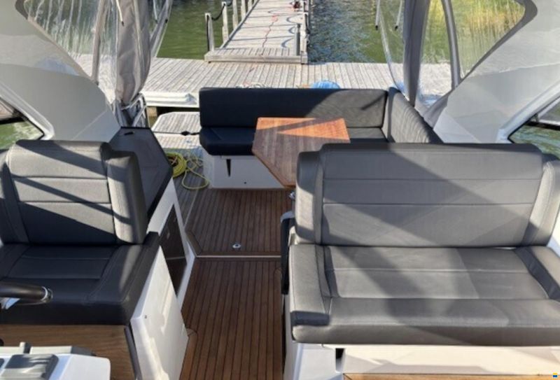 Sealine C330