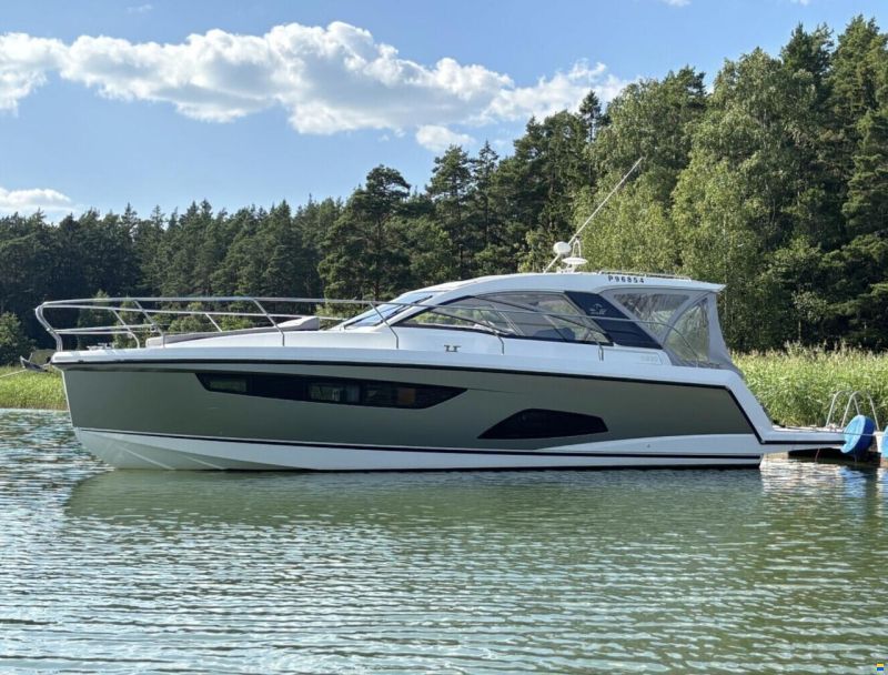 Sealine C330