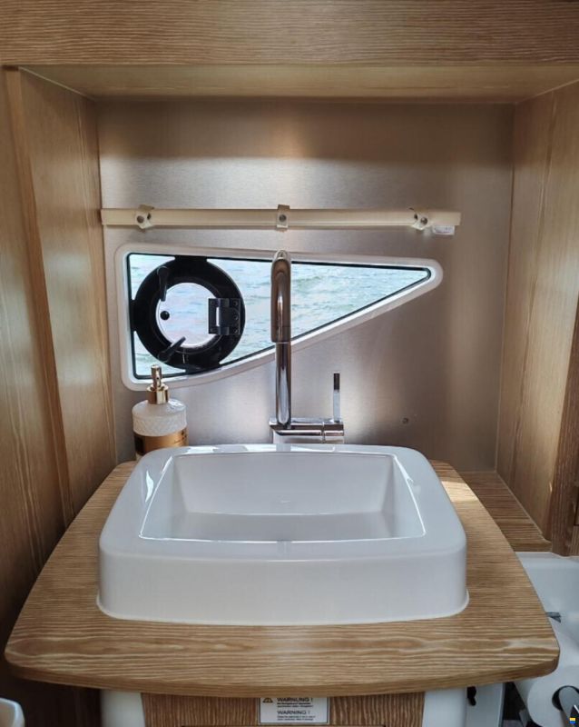 Sealine C330