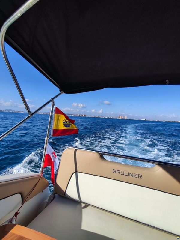 Bayliner 855