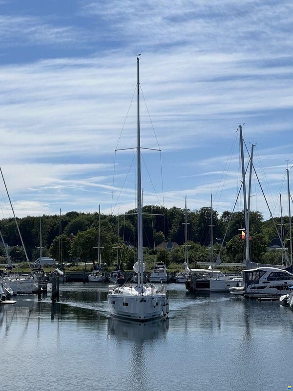 Beneteau Oceanis 37.1