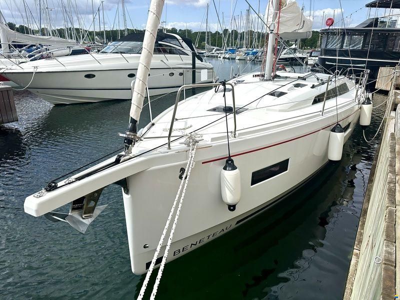 Beneteau Oceanis 37.1