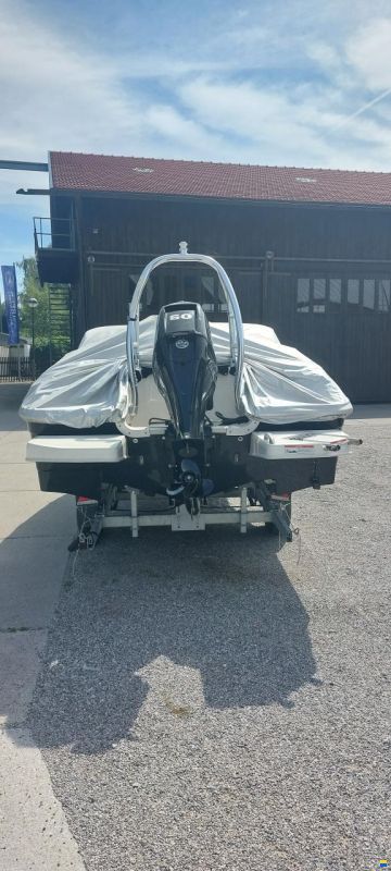 Bayliner Element E5