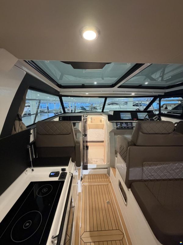 Aquador 300 Hard Top