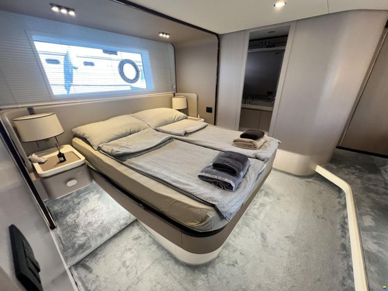 Azimut 60 fly
