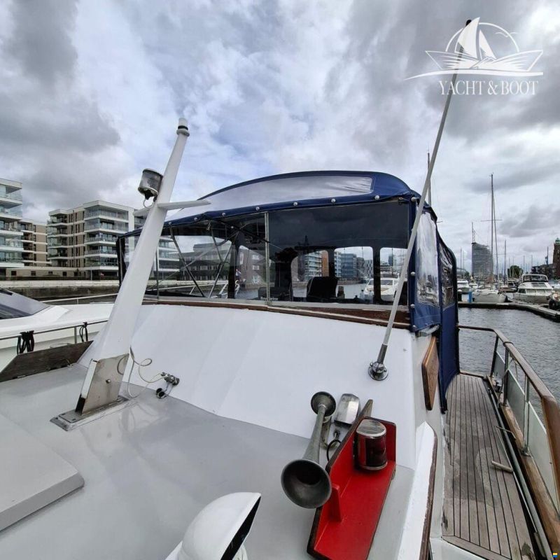 Gladstone Lyall & Co Aquila Queen Trawle