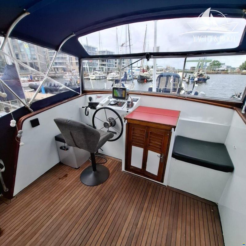 Gladstone Lyall & Co Aquila Queen Trawle