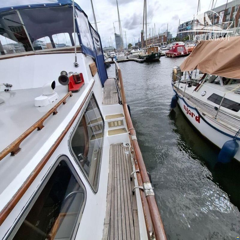 Gladstone Lyall & Co Aquila Queen Trawle