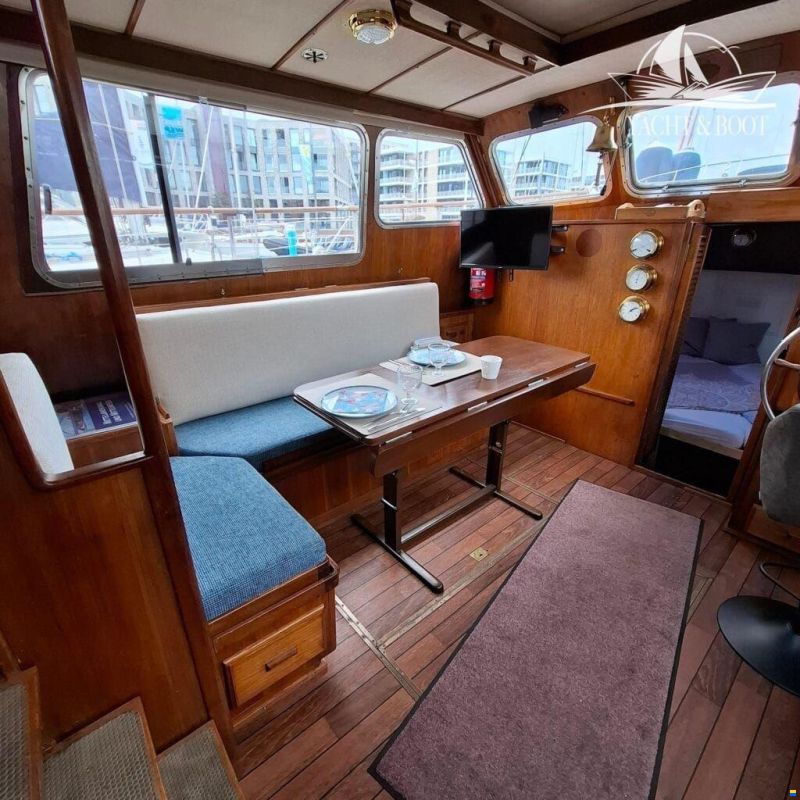 Gladstone Lyall & Co Aquila Queen Trawle