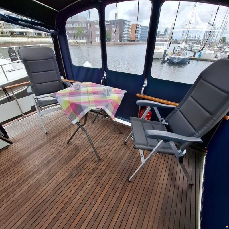 Gladstone Lyall & Co Aquila Queen Trawle