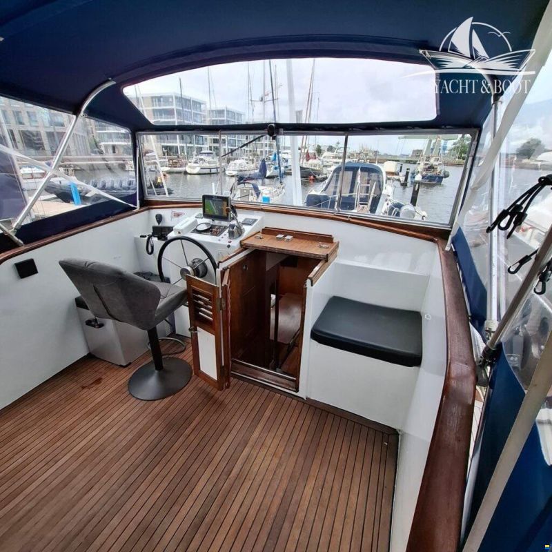 Gladstone Lyall & Co Aquila Queen Trawle