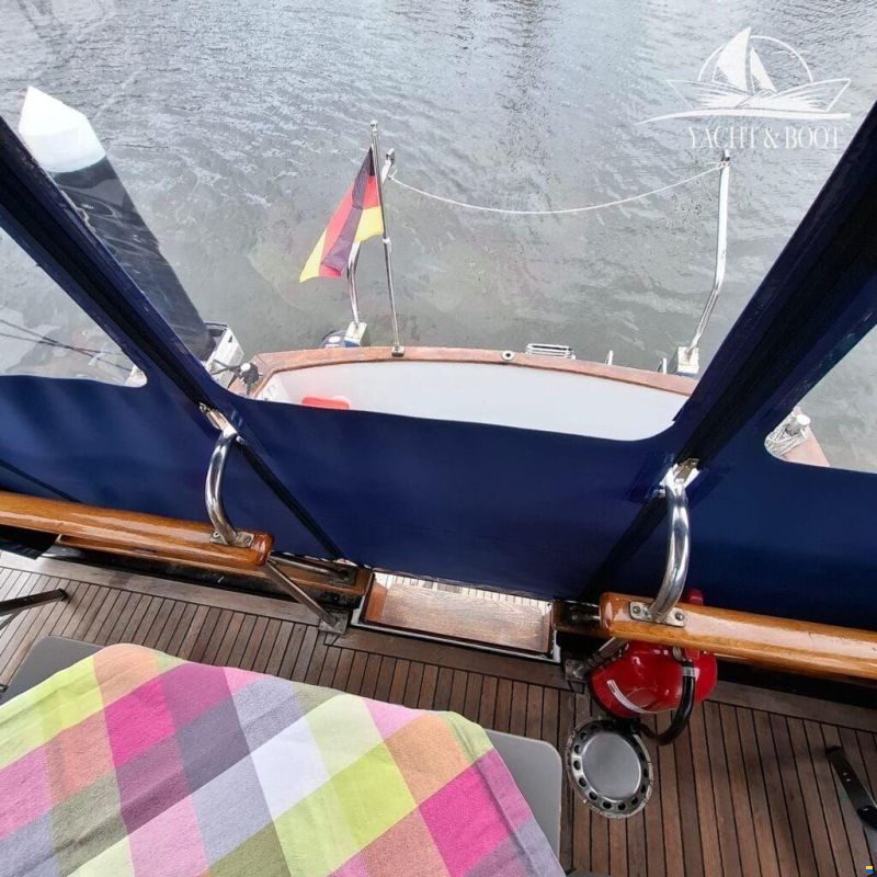 Gladstone Lyall & Co Aquila Queen Trawle