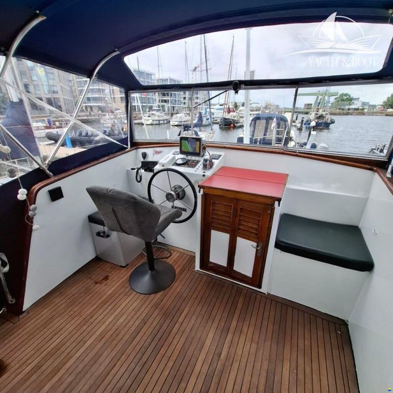 Gladstone Lyall & Co Aquila Queen Trawle