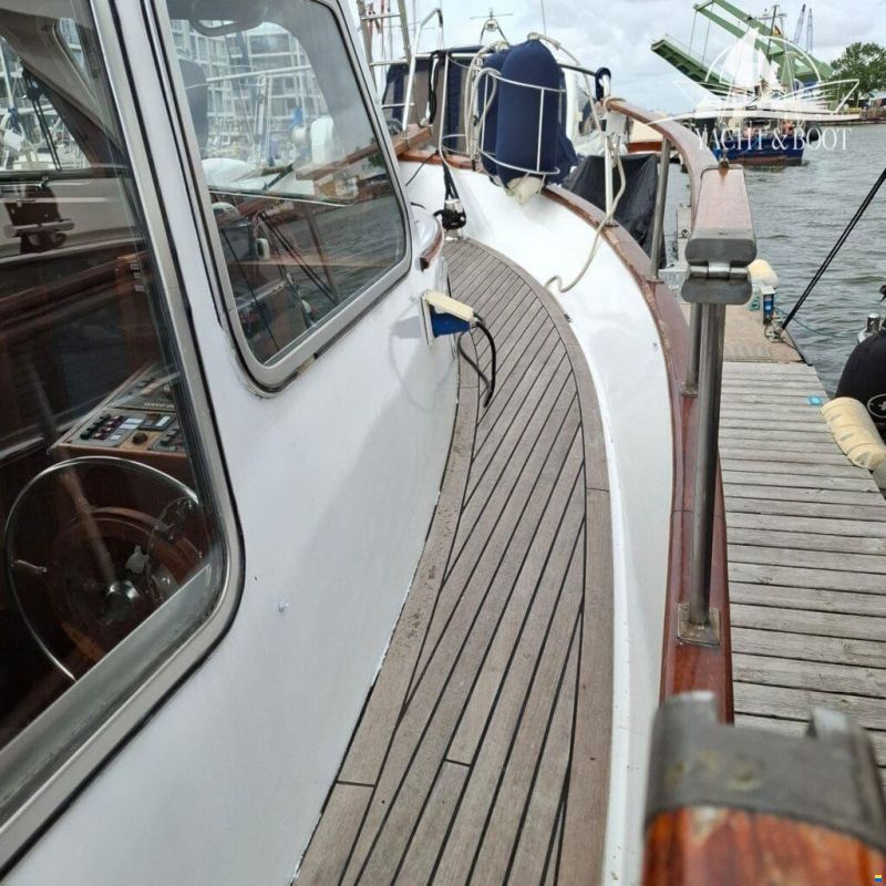 Gladstone Lyall & Co Aquila Queen Trawle