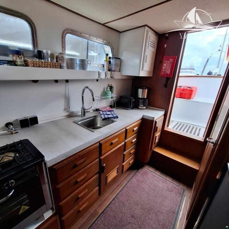 Gladstone Lyall & Co Aquila Queen Trawle