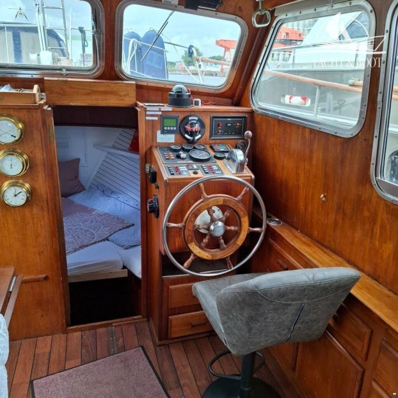 Gladstone Lyall & Co Aquila Queen Trawle