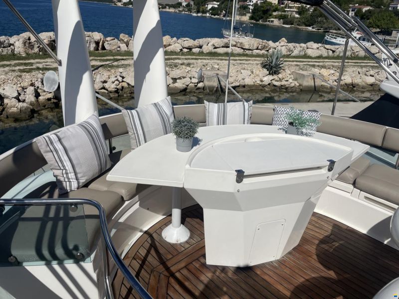 Fairline Squadron 52